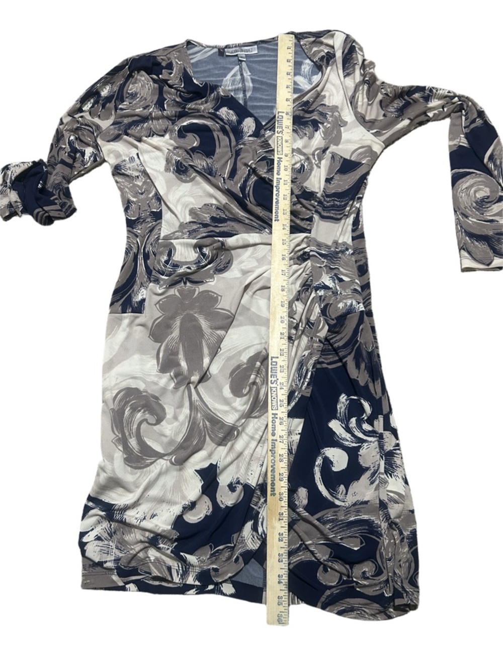 Jennifer Lopez Size Large
Abstract Print Wrap Dress Long Sleeve size large - Picture 8 of 9